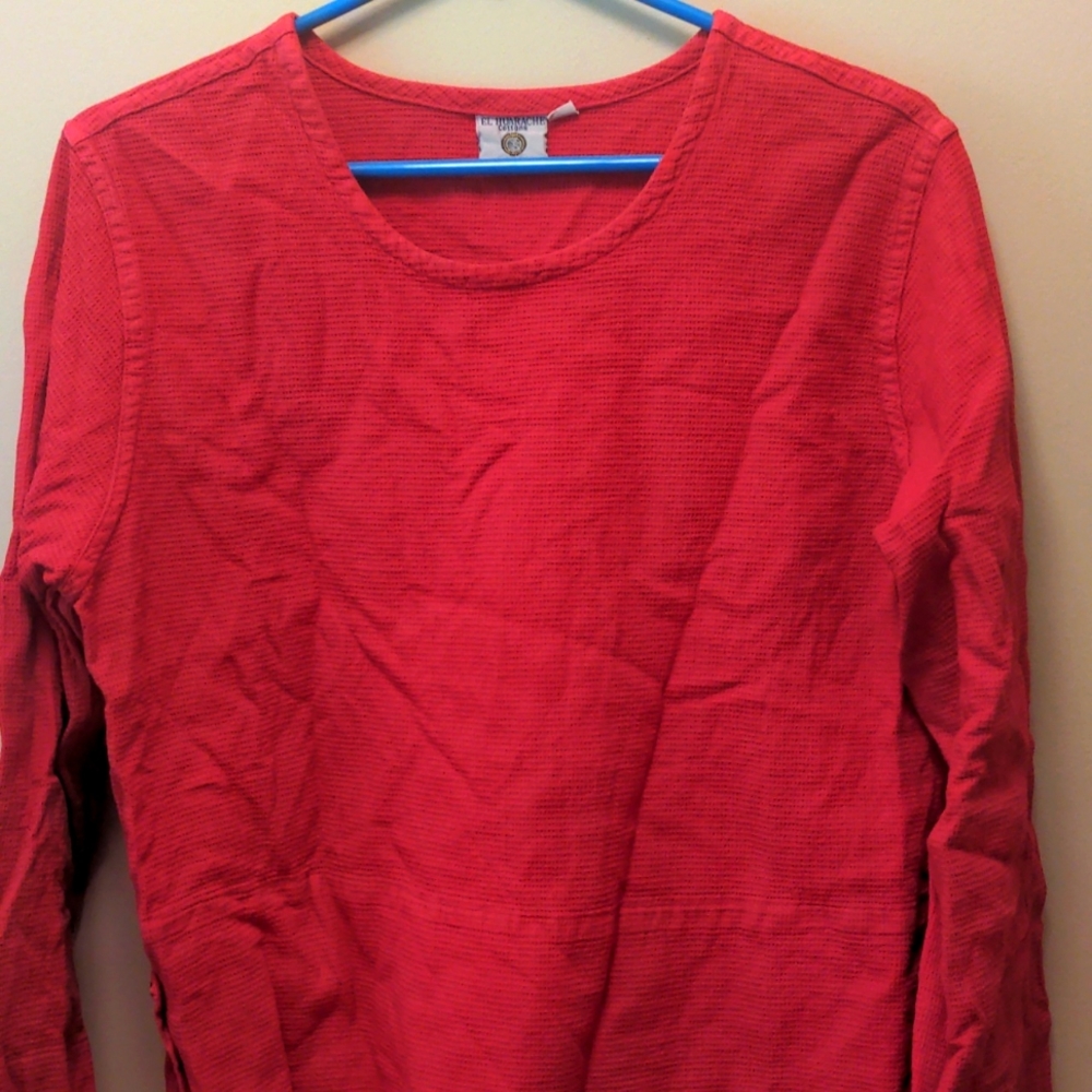 Women's 100% Guatemalan cotton pull over shirt. Red.